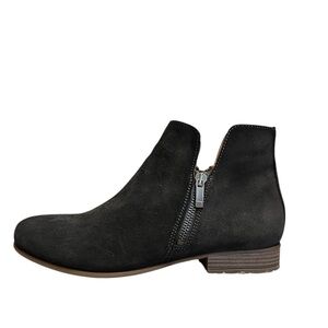 ERIC MICHAEL ISABELLA women’s bootie dark gray/grey suede boots size 39 (8.5/9)